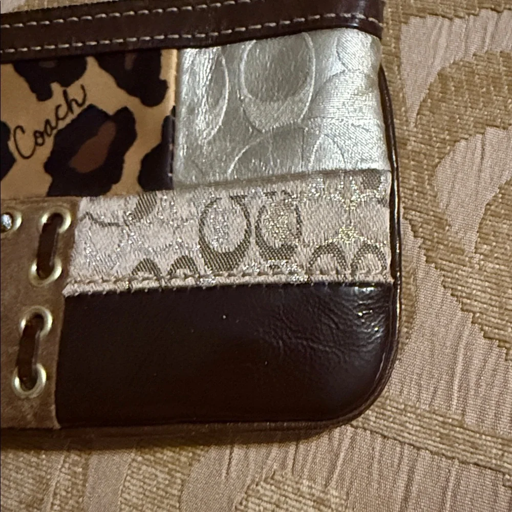 Coach Vintage Signature Patchwork wristlet preowned - Picture 9 of 16